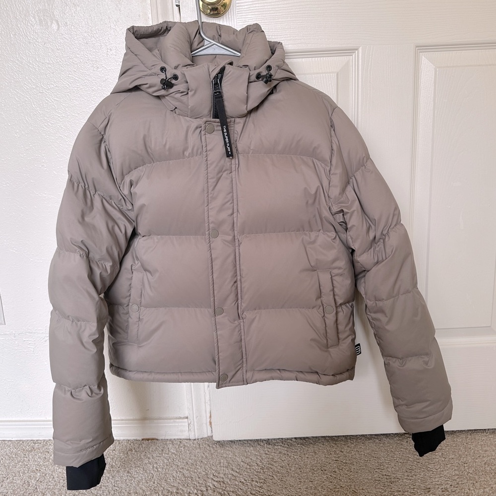 Aritzia The Super Puff™ Shorty - Small
